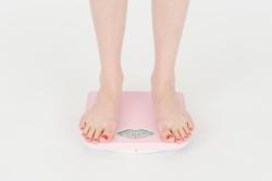 '뼈말라' 걸그룹 극한 다이어트…"살 빼야 살아남는다"는 착각