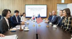 추미애 지사, 그레첸 휘트머 미시간 주지사 만나“미래차 글로벌 동맹으로 함께 도약하자”