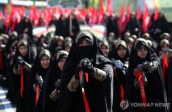 '미국·이스라엘에 죽음을'… 이란, 봉쇄·제재 속 대규모 반미 관제 시위