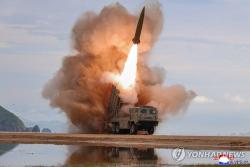 북한, 동해상으로 탄도미사일 연쇄 도발…日 "EEZ 밖 낙하" 규탄