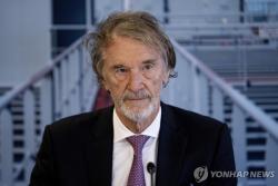 랫클리프 "영국 내리막길"…'갑부 탈영국' 두고 노동당 정부와 설전