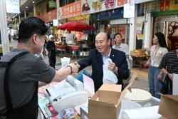 박형덕 동두천시장, 추석 앞두고 전통시장 찾아 상인 격려
