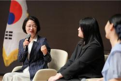 추미애 “처음엔 부딪히고 깨져도 10년이면 기량 생겨”…신규 공직자 75명에 조언