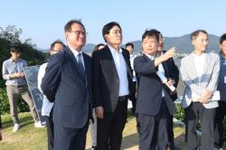 `강화의 미래 성장동력`…박용철 군수, 김종철 신임 경제청장과 강화남단 살폈다