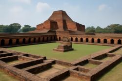 방글라데시 파하르푸르, 사각 중정 품은 불교 수도원
