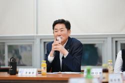 조용호 오산시장, 세교고서 이동시장실 열고   ‘통학 안전·청소년 공간’ 논의