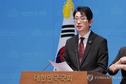 주진우, 공무상 비밀누설 혐의로 李대통령 고발…"대외비 유출"