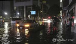 기록적 폭우·햇빛 부족에 갇힌 일본… 관광·소비 위축에 쌀 농가까지 비상