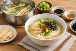 “잔치국수 간단히 끓여볼까?”… 간장·참치액젓 한 큰술씩