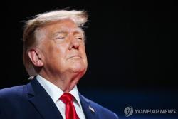 트럼프 "미 중간선거 전 이란 공격 없다"… 협상 여지 남기고 경제 압박 유지