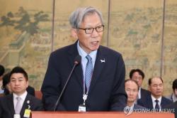 문체위, 유홍준 '소장품 셀프 출품' 질타…"깔끔히 그만둬라"