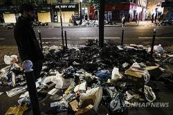 과격 시위에 만신창이 된 프랑스…루브르 박물관도 봉쇄