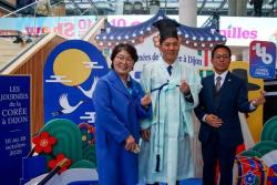 한국유교문화진흥원, 프랑스에서 '충남 방문의 해'와 '논산 세계딸기산업엑스포' 홍보 - 프랑스 디종 ‘한국의 날’서 충남·논산 메가 이벤트 알리는 ‘글로벌 세일즈 외교’ 병행 